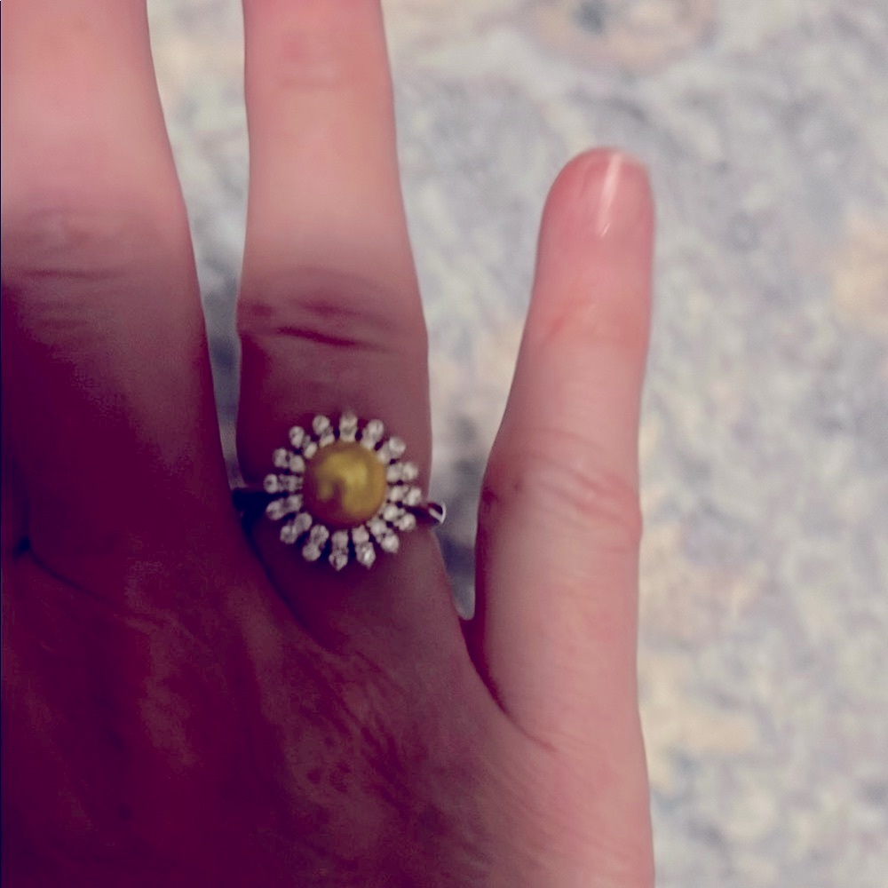 Elegant Yellow and Silver Floral Ring